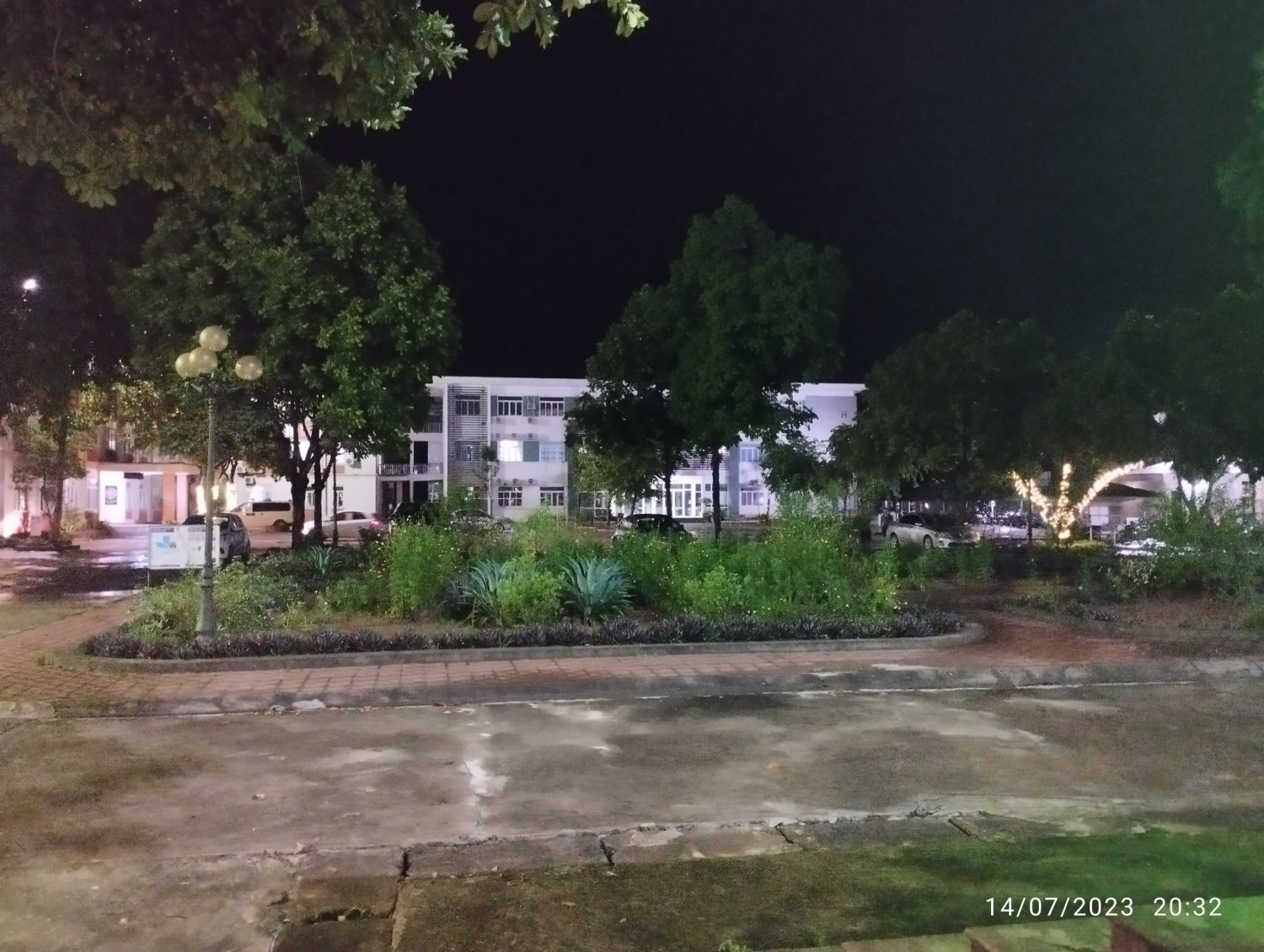 TRUNG TÂM Y TẾ XÂY DỰNG KHUÔN VIÊN XANH, SẠCH