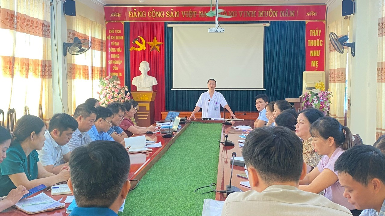 HỘI NGHỊ GIAO BAN ĐỊNH KỲ VÀ TẬP HUẤN CỦA TRUNG TÂM Y TẾ