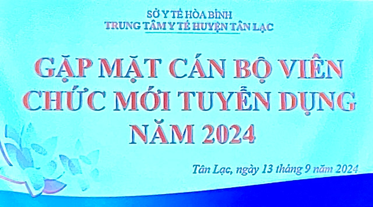 BAN GIÁM ĐỐC TRUNG TÂM Y TẾ HUYỆN TÂN LẠC, GẶP MẶT  CÁN BỘ VIÊN CHỨC MỚI TUYỂN DỤNG NĂM 2024
