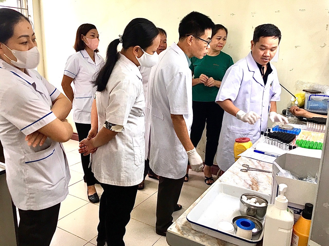 TẬP HUẤN KỸ THUẬT LẤY MẪU MÁU VÀ VẬN CHUYỂN MẪU XÉT NGHIỆM SÀNG LỌC GEN BỆNH TAN MÁU BẨM