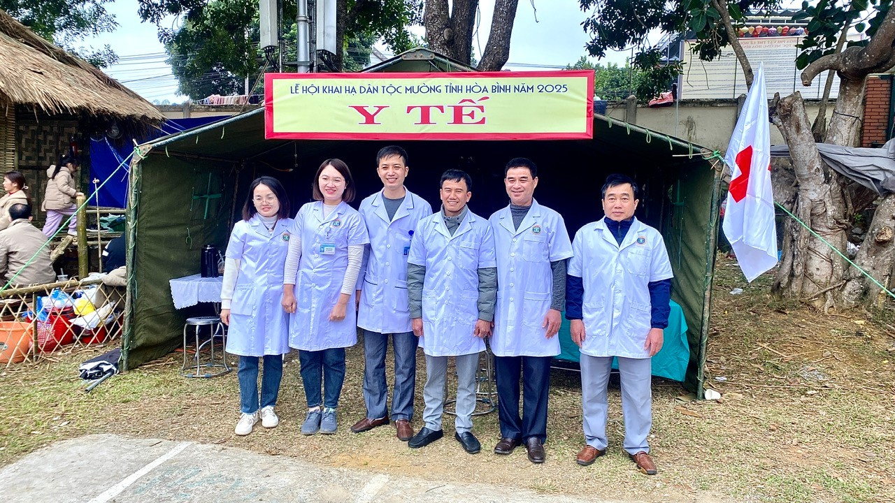 TRUNG TÂM Y TẾ HUYỆN TÂN LẠC PHỤC VỤ TẠI LỄ HỘI KHAI HẠ DÂN TỘC MƯỜNG NĂM 2025