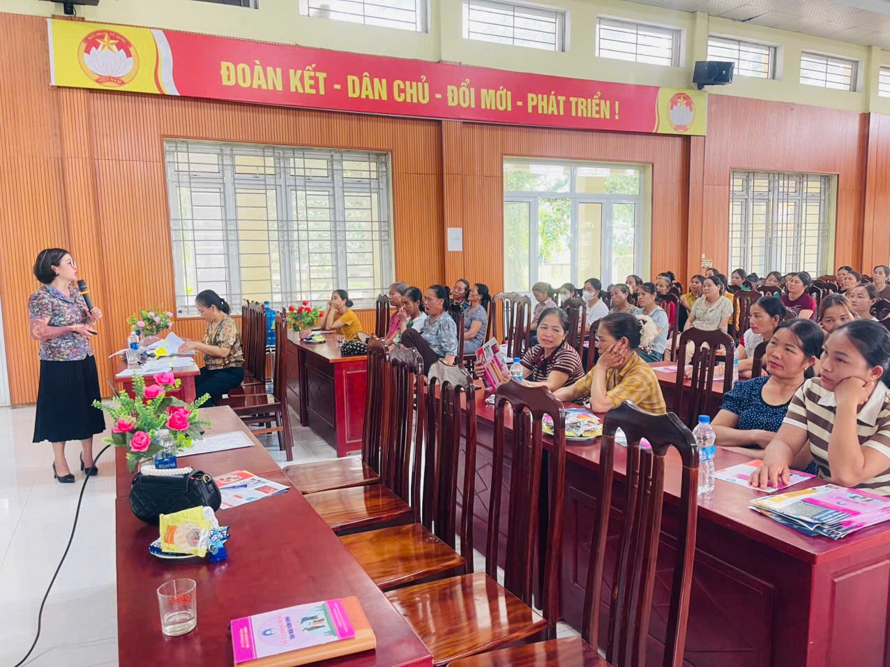 HỘI NGHỊ TRUYỀN THÔNG NÂNG CAO NHẬN THỨC VỀ CÔNG TÁC DÂN SỐ VÀ PHÁT TRIỂN