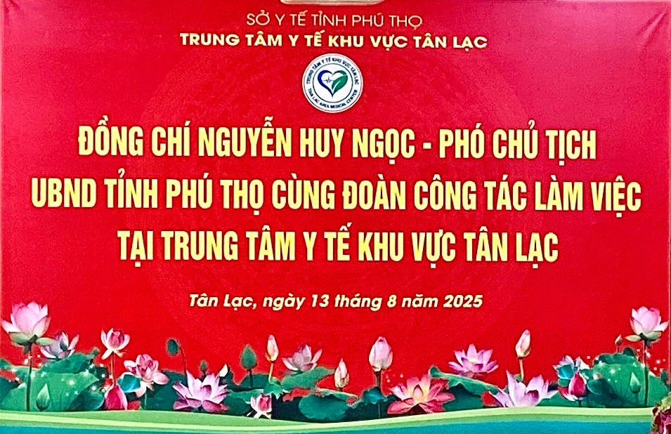 ĐỒNG CHÍ NGUYỄN HUY NGỌC - PHÓ CHỦ TỊCH ỦY BAN NHÂN DÂN TỈNH PHÚ THỌ KIỂM TRA CƠ SỞ VẬT CHẤT VÀ CÔNG TÁC KHÁM CHỮA BỆNH TẠI TRUNG TÂM Y TẾ KHU VỰC TÂN LẠC