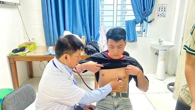 TRUNG TÂM Y TẾ KHU VỰC TÂN LẠC TỔ CHỨC KHÁM TUYỂN NGHĨA VỤ QUÂN SỰ, CÔNG AN NĂM 2025