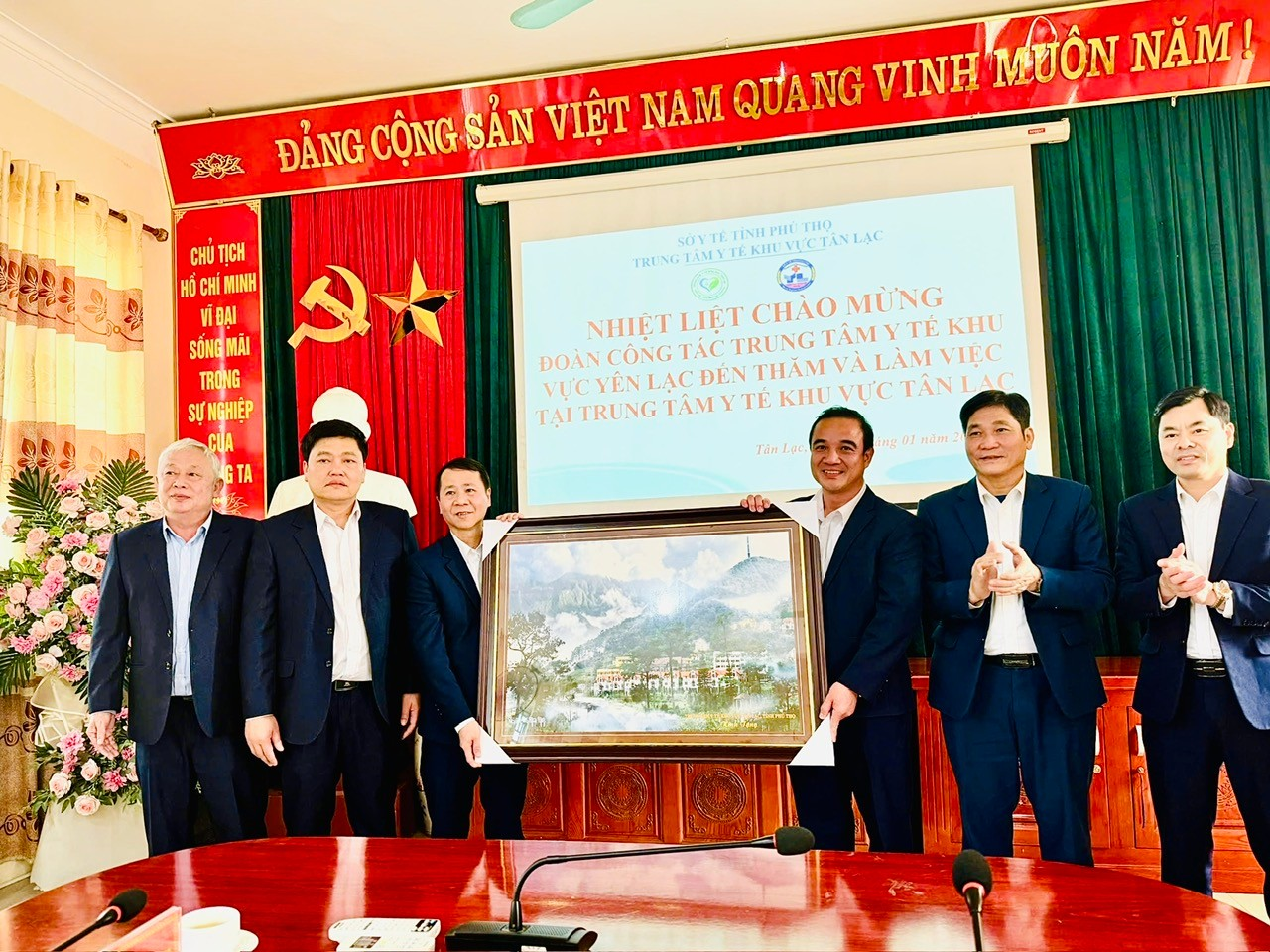 TTYT KHU VỰC TÂN LẠC ĐÓN TIẾP VÀ LÀM VIỆC VỚI CÁC ĐOÀN CÔNG TÁC TRUNG TÂM Y TẾ CÁC KHU VỰC CỦA TỈNH PHÚ THỌ